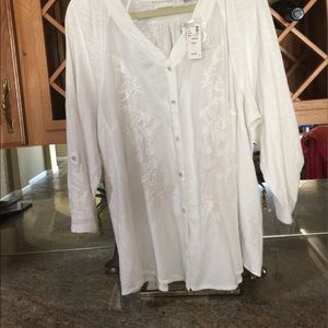 Avenue size 18/20 plus size, white top NWT